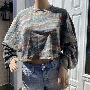 Vintage Havana cropped camo shirt size: S